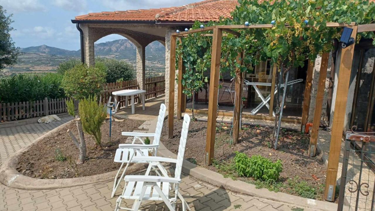 La Casa Nella Natura Villa Perfugas Bagian luar foto